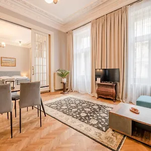 Palace Petrarca Apartament Praga